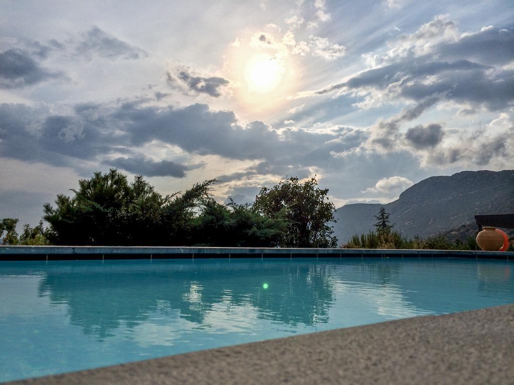 Elafivolia Arachova Suites Exteriör bild